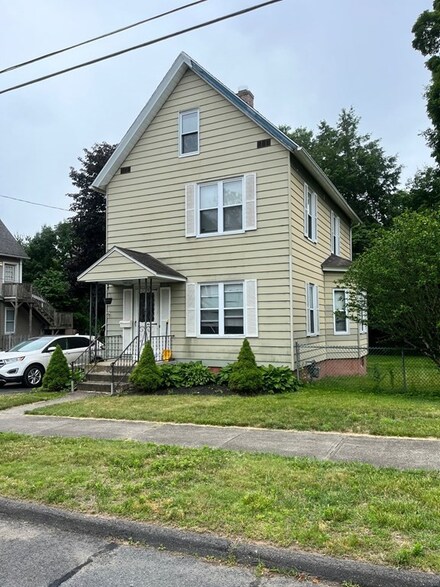 69 Hampden St, West Springfield, MA 01089