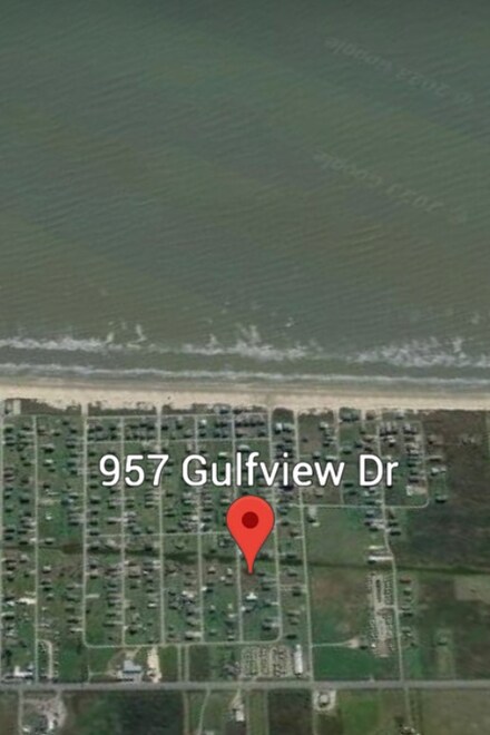 957 Gulfview Dr, Crystal Beach, TX 77650