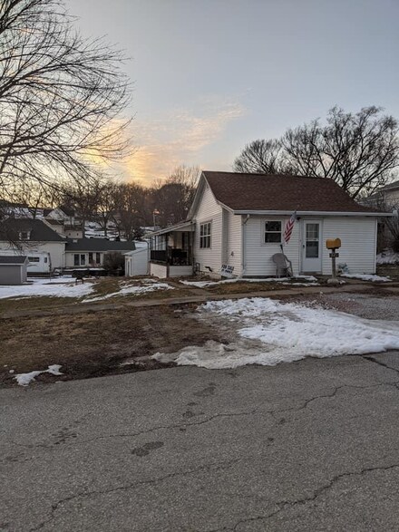 216 S 1st Ave, Logan, IA 51546
