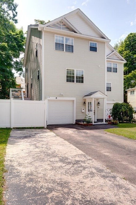 40 Shaffner St, Worcester, MA 01605