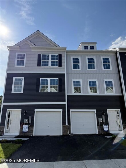 3 Bay Breeze Dr, Waretown, NJ 08758