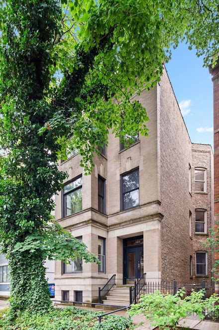 1415 W George St, Chicago, IL 60657