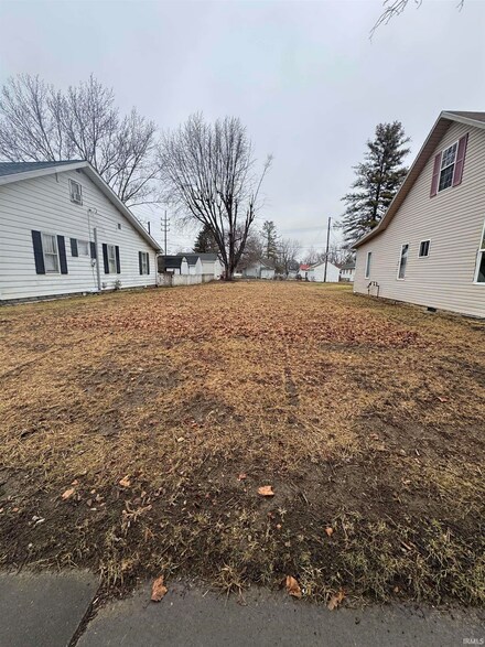 1616 W 13th St, Muncie, IN 47302