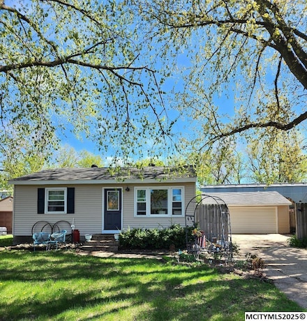 1513 10th St SW, Mason City, IA 50401