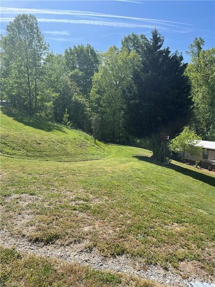 5874 Oak Branch Ln, Walkertown, NC 27051