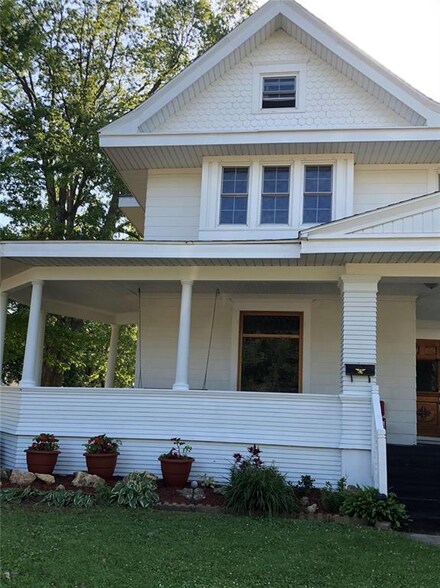204 S Booth St, Anamosa, IA 52205