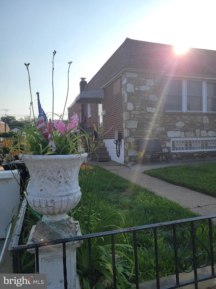 2018 Greymont St, Philadelphia, PA 19116