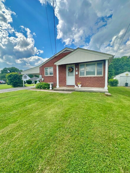 312 E Phillip St, Covington, VA 24426