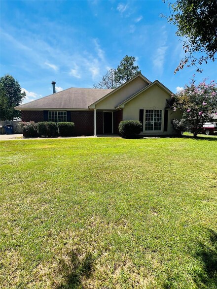 48 Atkin Hill Rd, Wetumpka, AL 36092