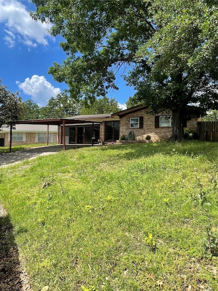 905 Seymore Cir, Denison, TX 75020