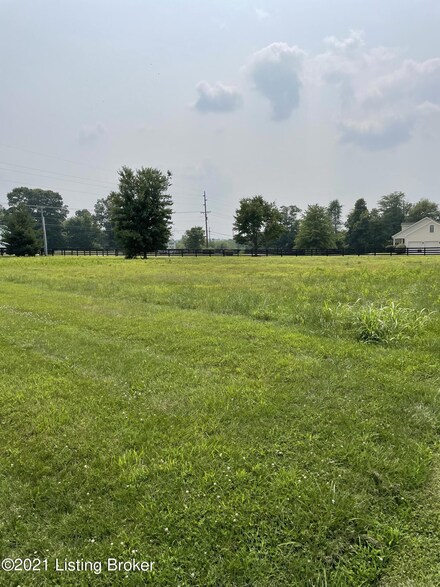 3100 School House Rd, Goshen, KY 40026