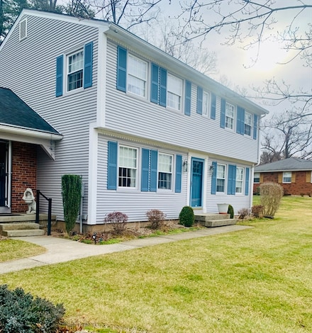 23 Edgewood Ln, Agawam, MA 01001