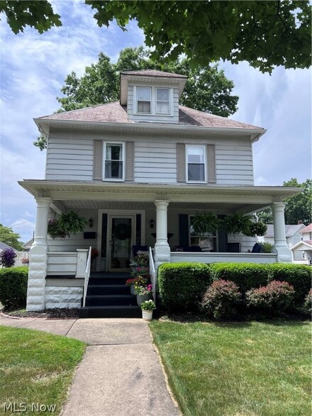 640 3rd St NW, New Philadelphia, OH 44663