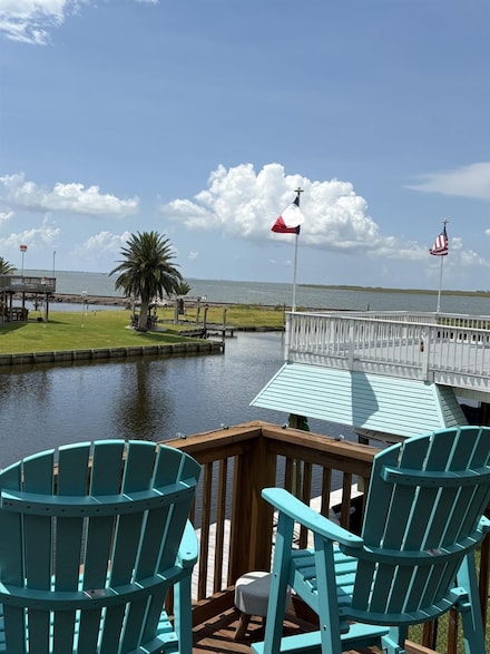 1255 Sailfish St, Hitchcock, TX 77563