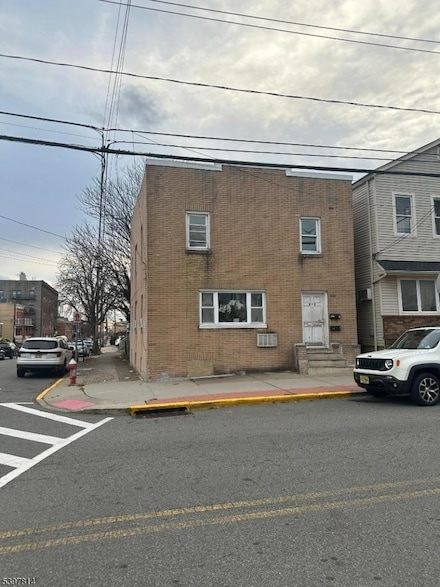 410 Cliff St, Fairview, NJ 07022