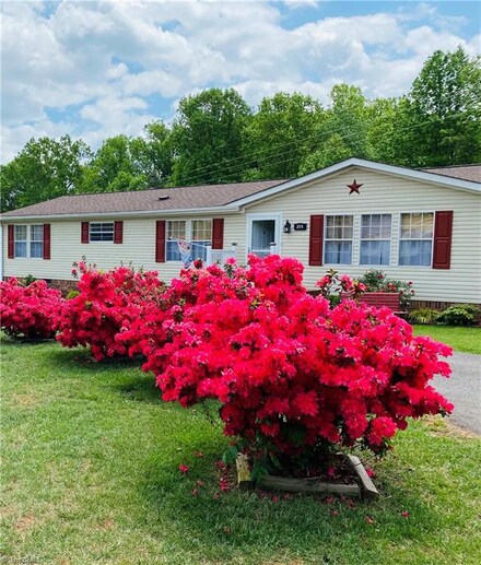 206 Ryan St, Dobson, NC 27017