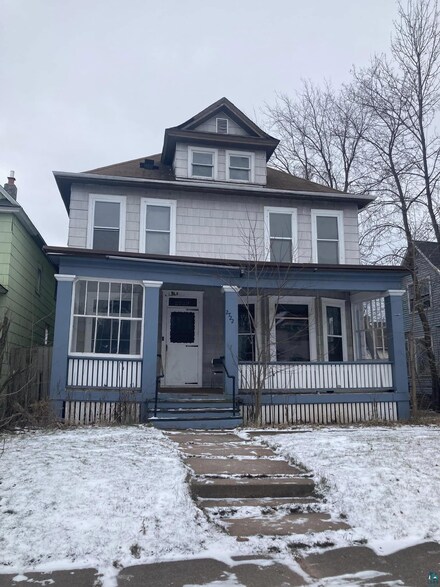 2722 W 2nd St, Duluth, MN 55806