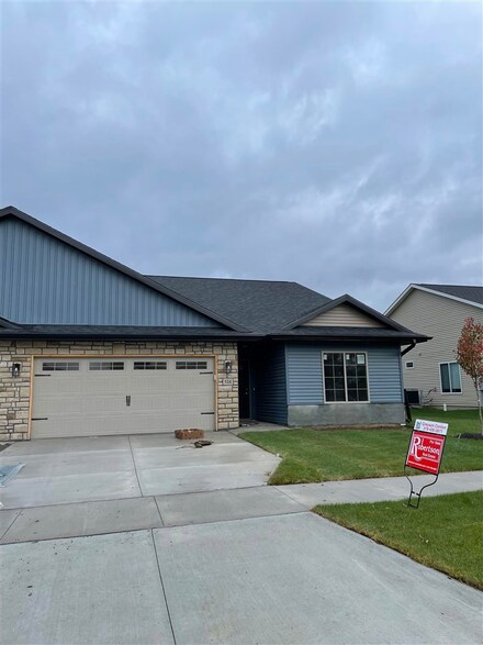 406 Elizabeth Ln, Tiffin, IA 52340