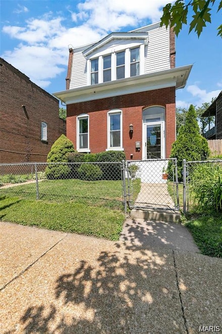 6825 Virginia Ave, Saint Louis, MO 63111