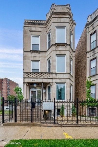4941 S Champlain Ave Unit 4F, Chicago, IL 60615