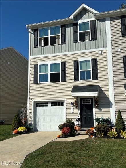 712 Pine Spring Dr, Painesville, OH 44077
