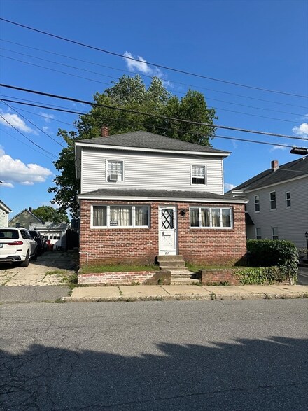 27 Bunker Hill Ave, Lowell, MA 01850