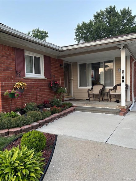 8100 Lochdale St, Dearborn Heights, MI 48127