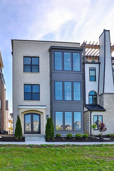 5044 Arabella Cir, Blue Ash, OH 45242