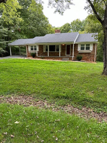 2526 Stapleton Rd, Madison Heights, VA 24572