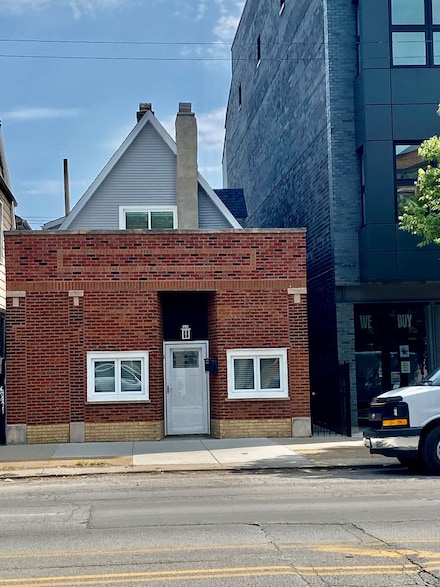 2619 W Fullerton Ave, Chicago, IL 60647