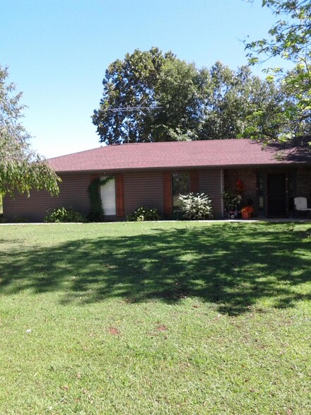 16 County Road 7700, Bakersfield, MO 65609