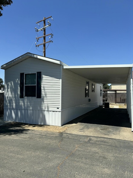 820 S Chinowth St Unit 102, Visalia, CA 93277