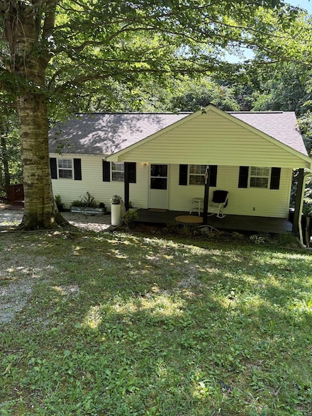 5079 Eagles Cove Rd, Byrdstown, TN 38549