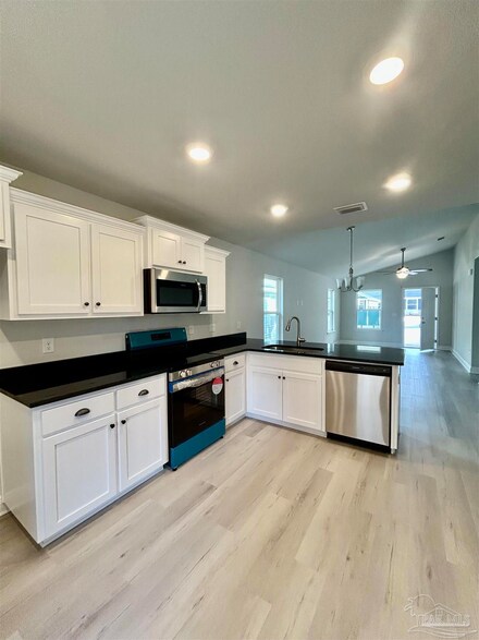 4992 Muldoon Pointe Rd Unit 3A, Bellview, FL 32526
