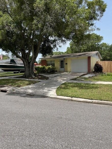 9800 61st Way, Pinellas Park, FL 33782