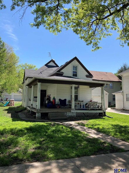 3209 S St, Lincoln, NE 68503