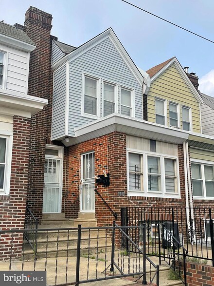 886 E Sanger St, Philadelphia, PA 19124