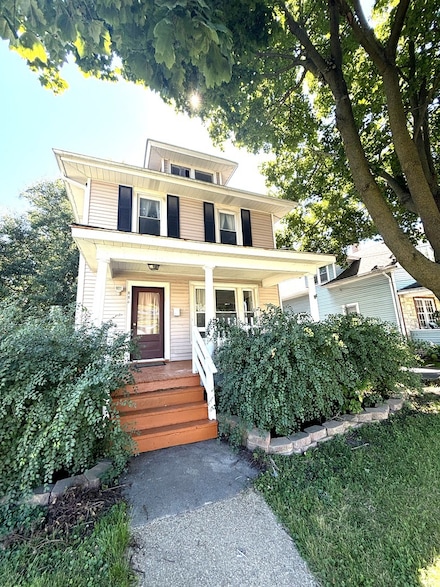 554 Woodlawn Ave, Aurora, IL 60506