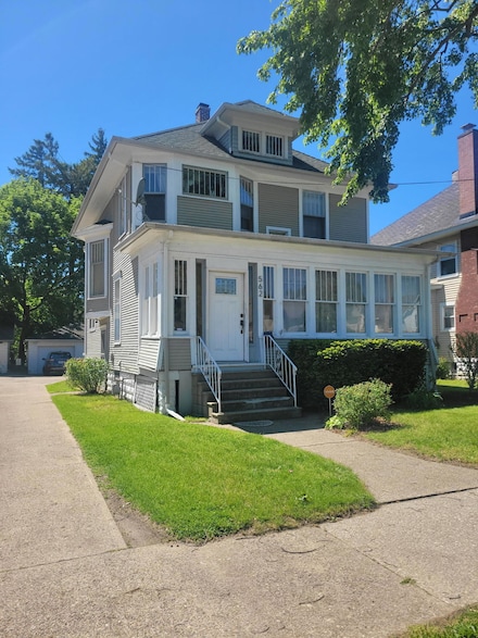 562 Columbus Ave, Benton Harbor, MI 49022