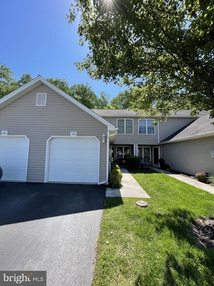 610 Pintail Dr Unit 26B, Etters, PA 17319