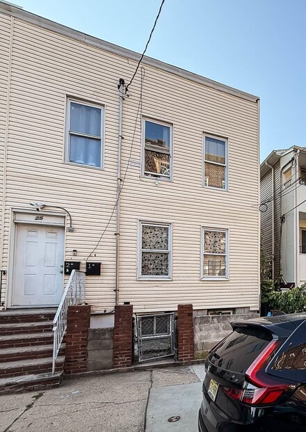 25 Weldon St, Jersey City, NJ 07306