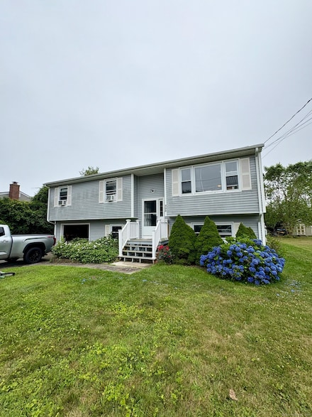 223 Seneca Dr, Groton, CT 06340