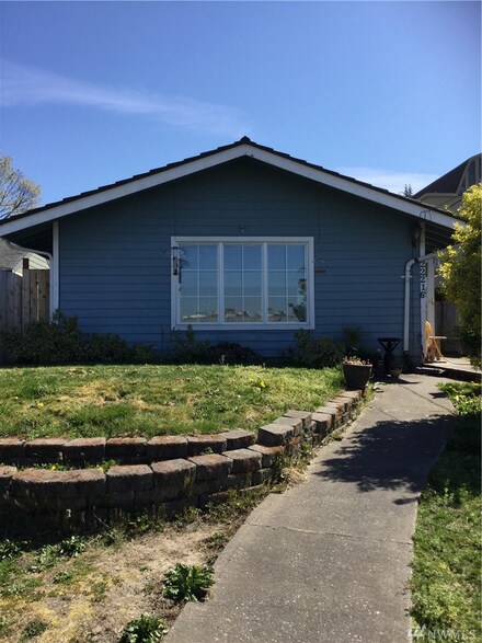 22216 8th Ave S, Des Moines, WA 98198