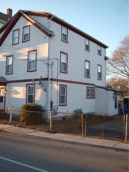71 Saint Elizabeth St, Bristol, RI 02809