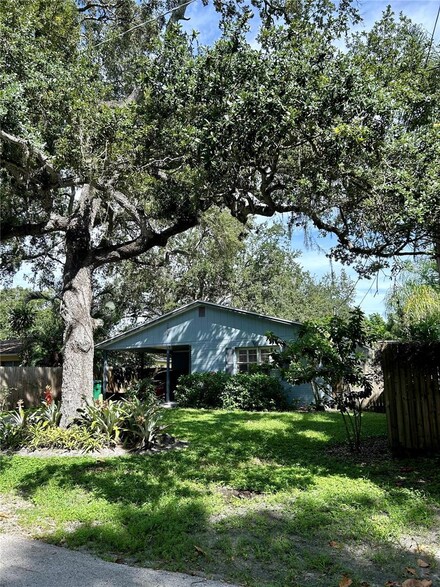 2816 W Bay Ave, Tampa, FL 33611