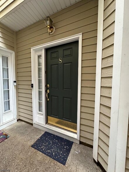 8 Taft Ln, Morristown, NJ 07960