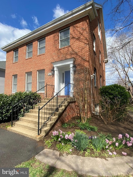 3903 8th St S, Arlington, VA 22204