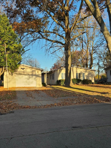 3912 Latham St, Rockford, IL 61103