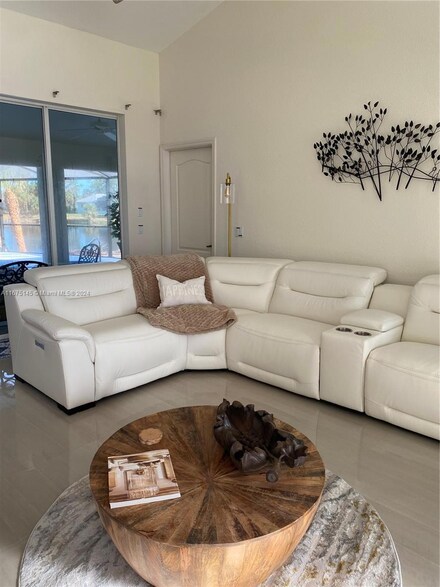 1076 Rotonda Cir, Rotonda West, FL 33947