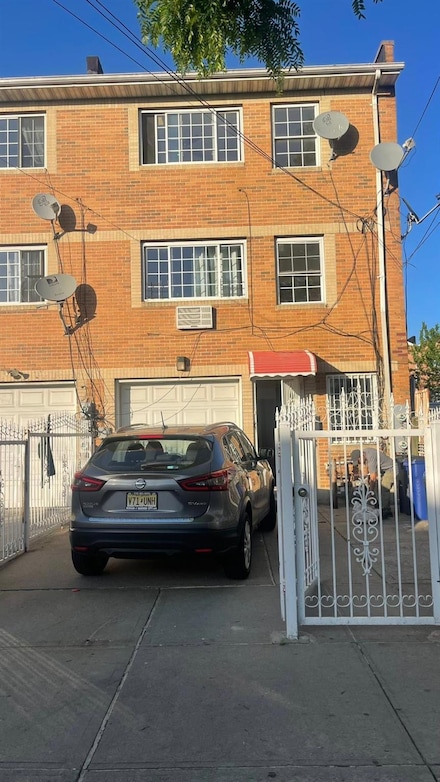 10615 155th St, Jamaica, NY 11433